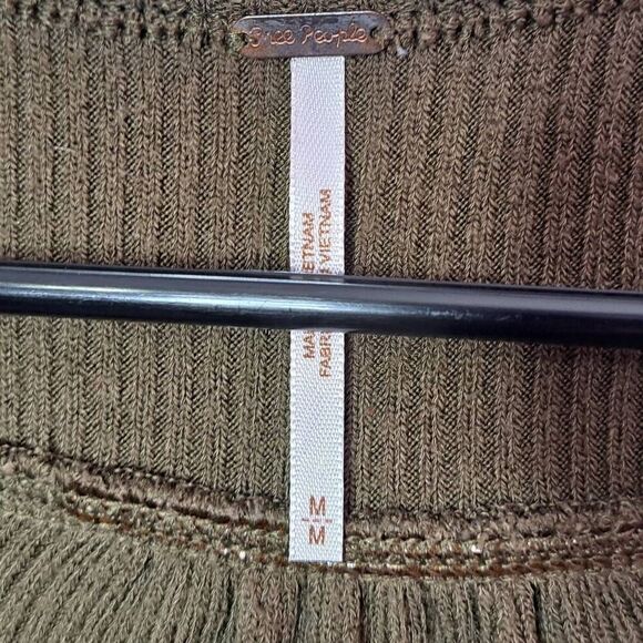 Free People Women's Leo Henley Tee Army Green size Medium - Picture 6 of 9